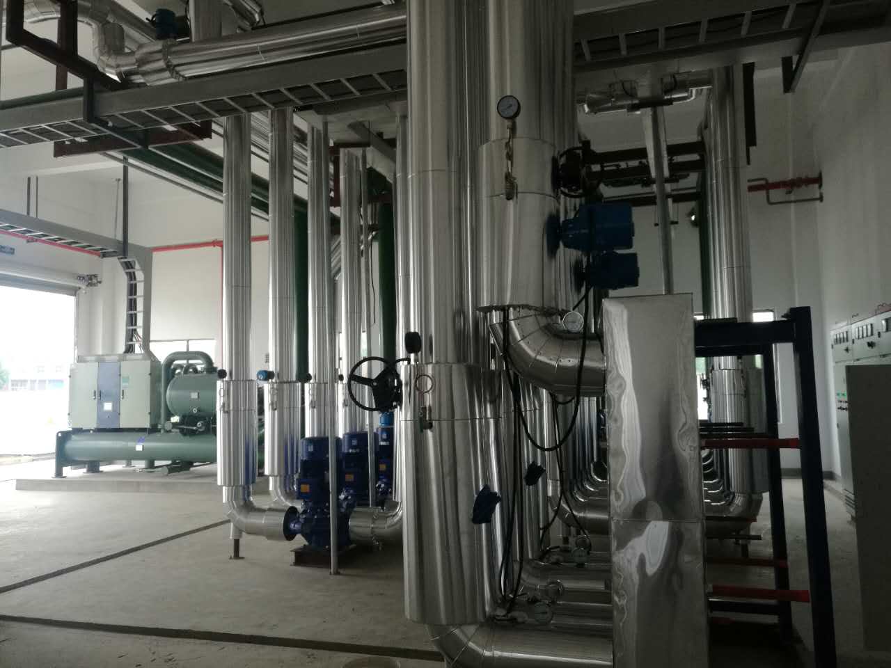 低温制冷机组水泵系统